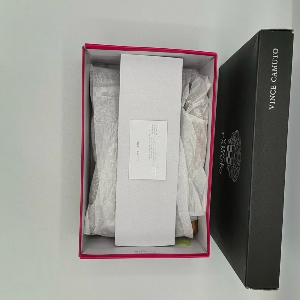 Vince Camuto Hamden Pump, 5.5M - Picture 9 of 9